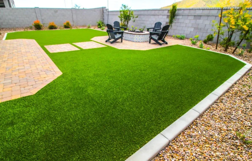 Tranquil garden space with desert‑friendly plants and stone walkways